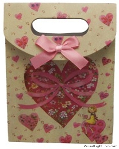 El geçmeli hediyelik karton çanta