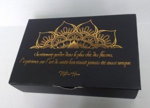 altın yaldızlı çikolata kutusu