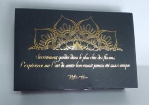 Varak yaldızlı karton kutu